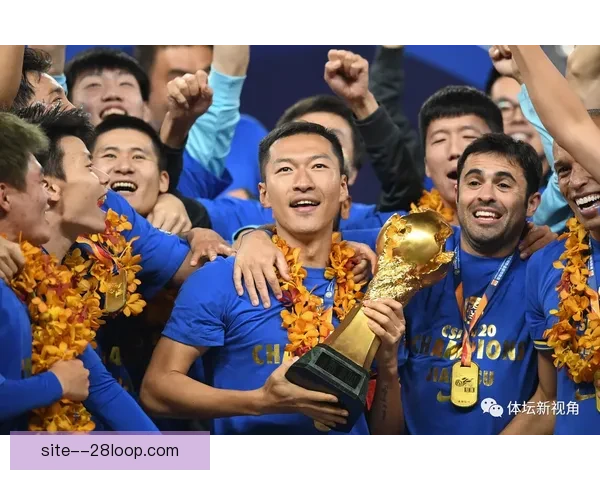 吴曦力压韦世豪时隔五年再夺中国金球奖见证老将坚持与荣耀归来时刻